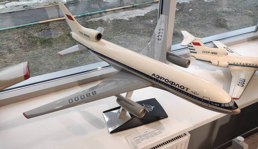 model_of_the_initial_prototype_of_tupolev_tu-204_aeroplane_in_tsagi_museum.jpg